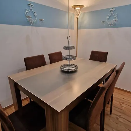 Stadtblick Grosse Peter Fuer 5 Personen Mit Balkon 5og Modern Und Gemuetlich אנברג - בוכהולץ